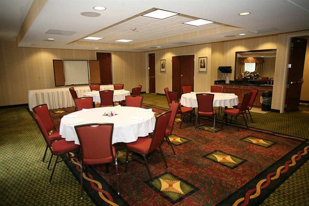 Hilton Garden Inn Elkhart Exterior photo
